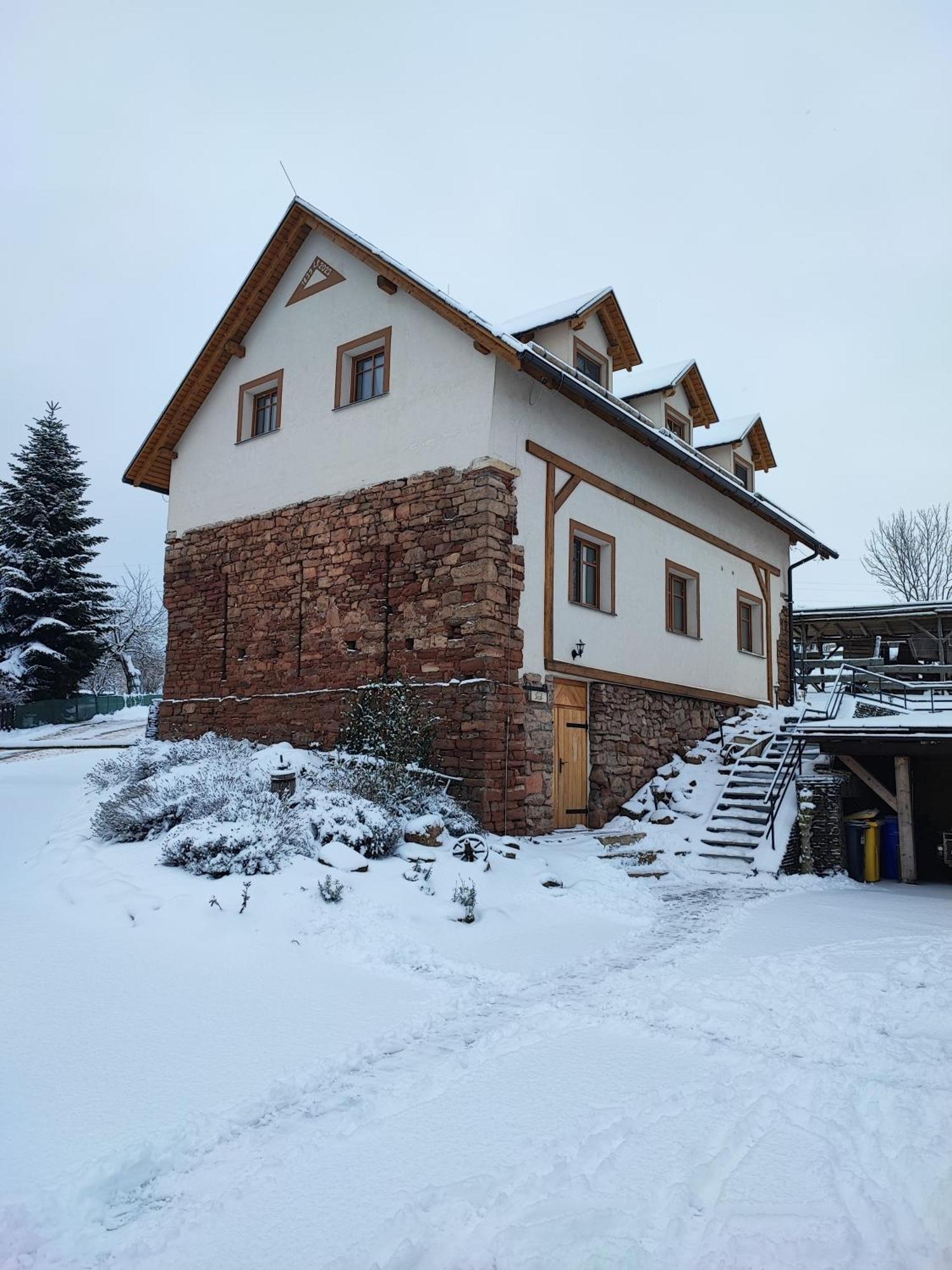 Apartman Na Statku Červený Kostelec المظهر الخارجي الصورة