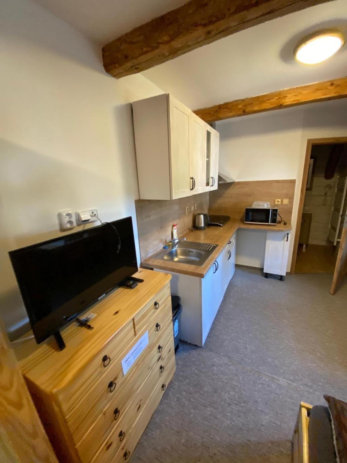 Apartman Na Statku Červený Kostelec المظهر الخارجي الصورة